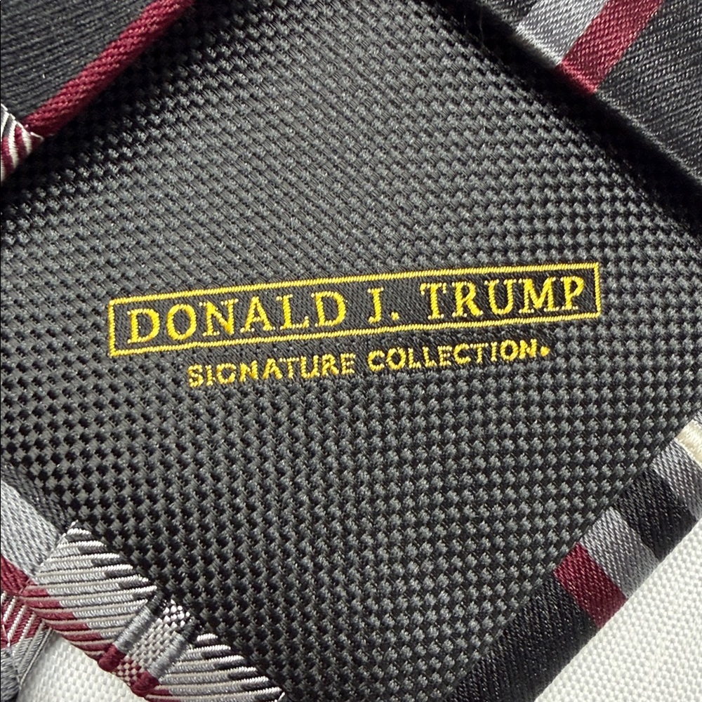 Donald J. Trump Signature Collection Black Patterned Silk Necktie - Picture 6 of 7